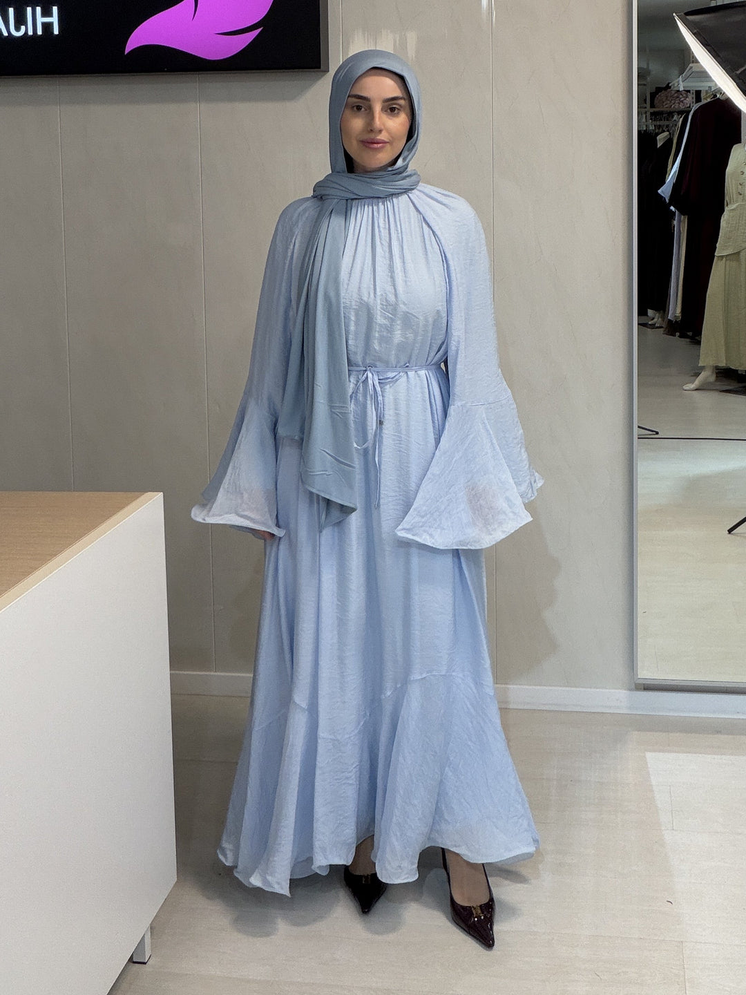 Elegantes Maxikleid mit Volantärmeln | Hellblau