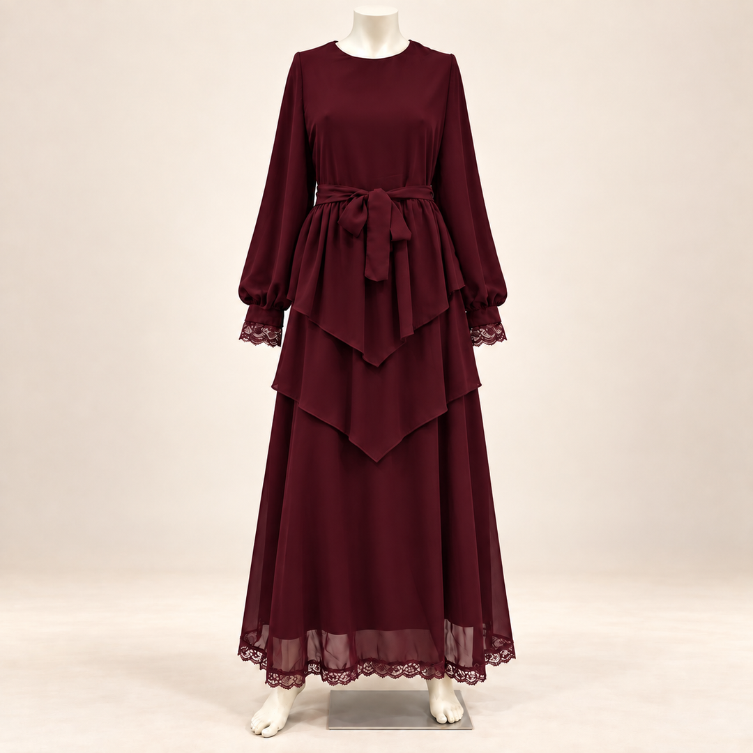 Bordeaux Maxikleid mit Bindegürtel und zwei mittig spitz zulaufenden Stofflagen – Vorderansicht