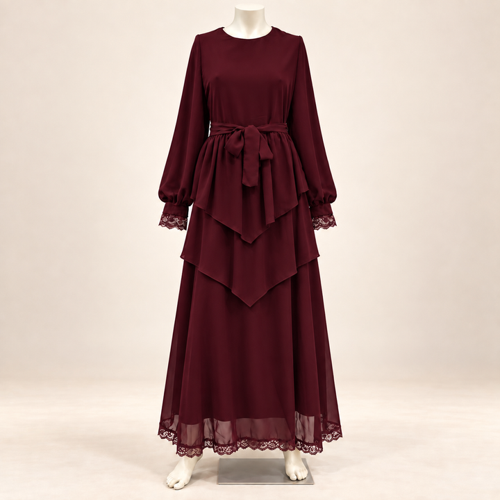 Bordeaux Maxikleid mit Bindegürtel und zwei mittig spitz zulaufenden Stofflagen – Vorderansicht